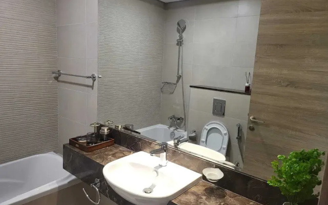 B411 Furnished Apartment With Maidroom