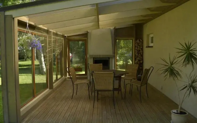 Mere Holiday House