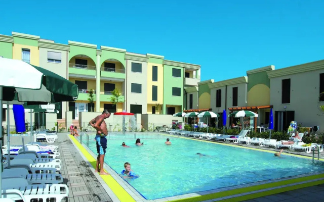 Farnie Lido Altanea