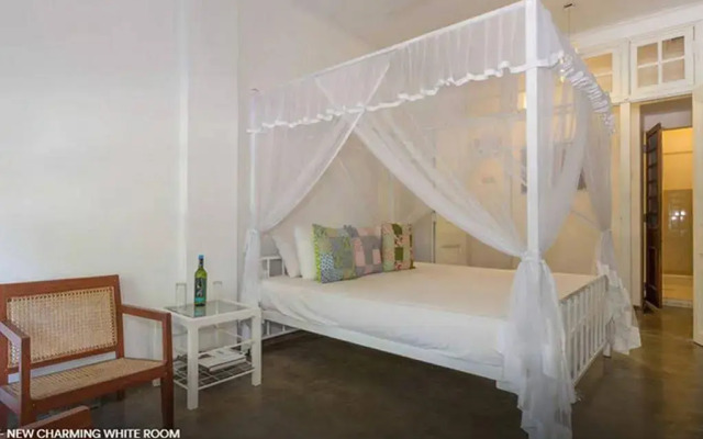 Colombo 7 - A Charming White Room