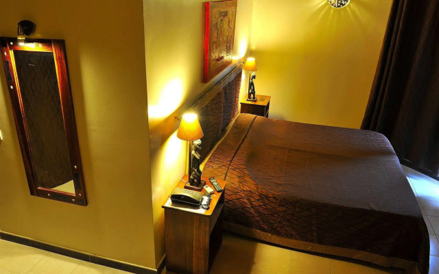 Royam Hotel