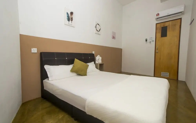 The Traveler Home by OYO Rooms