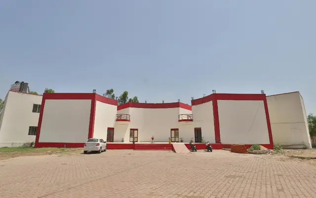OYO Flagship 13124 Hotel Pyramid