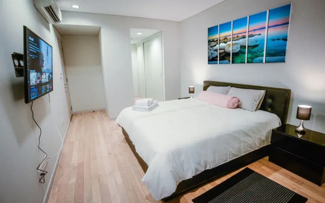 Saigon City View Apartment & Pool