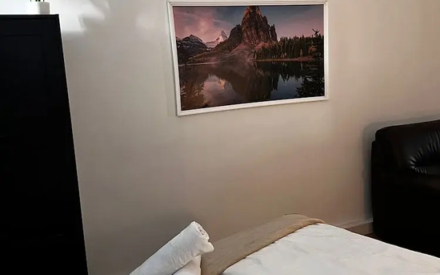 Pleasant 2BR Apt Near U6 Schöpfwerk