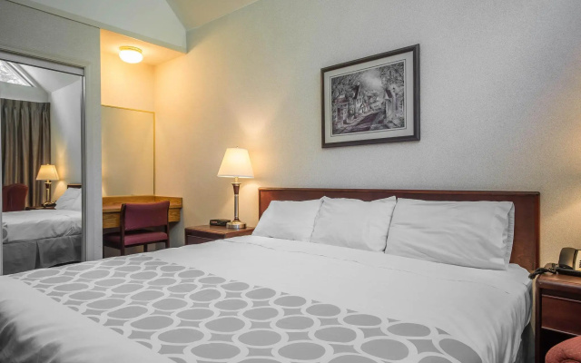 Motel 6 Surrey, BC