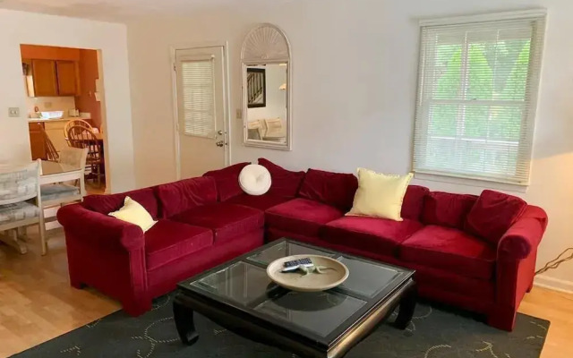 King Charles Avenue 404 #6