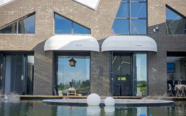 Snow Fort  Hotel