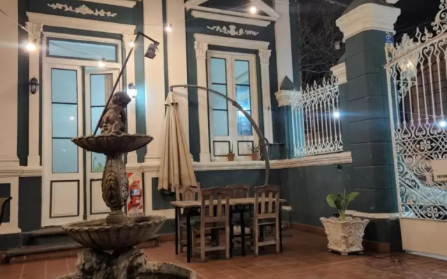 El Chabot Hostel