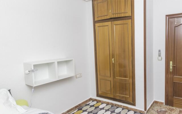 Отель Beachfront 4BR Big groups or 2 families Испания, Фуэнхирола - отзывы, цены и фото номеров - забронировать отель Beachfront 4BR Big groups or 2 families онлайн вид на фасад
