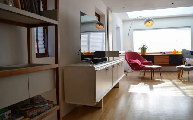 3 Bedroom Mews House in West London