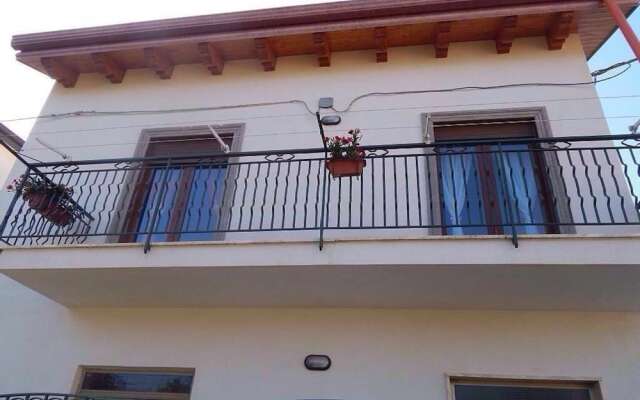 Отель Casa dei Fiori Аджерола вид на фасад