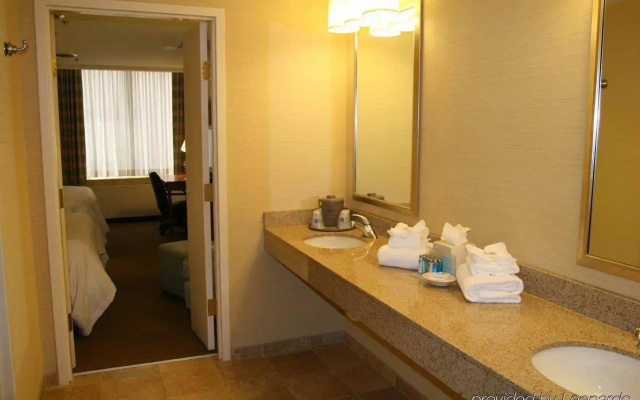 Hampton Inn & Suites Milwaukee Downtown