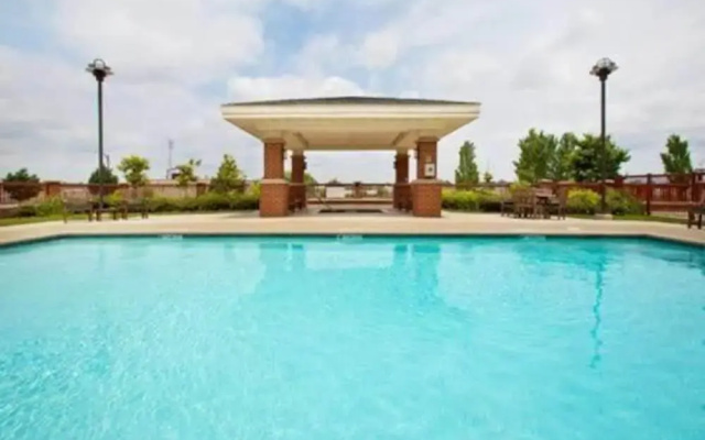 The Q Hotel & Suites