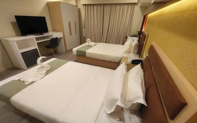 Famous Maple Hotel