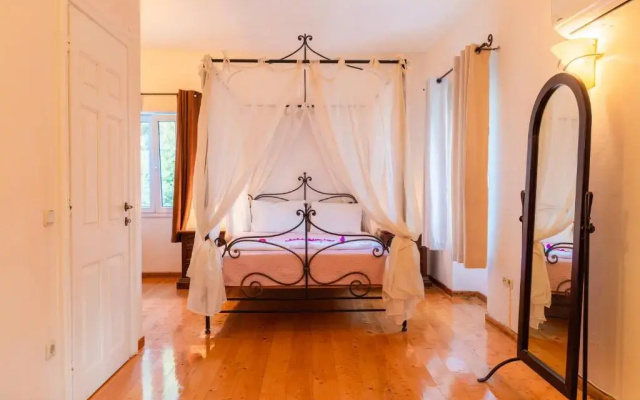 Villa Moyria by MediterraneanVillas