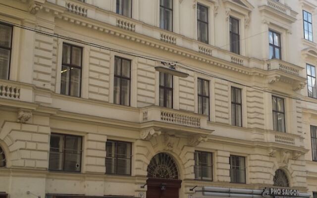 Отель Vienna Hotspot - Staatsoper Австрия, Вена - отзывы, цены и фото номеров - забронировать отель Vienna Hotspot - Staatsoper онлайн