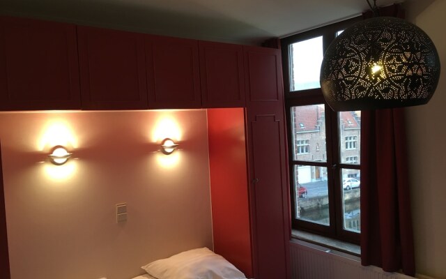 Отель Uilenspiegel Brugge комната для гостей