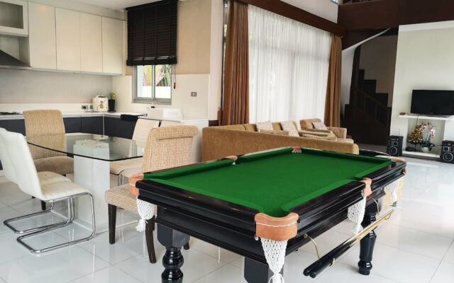 AnB Pool Villa 3BR Glass House in Pattaya 1