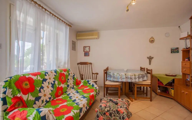 Nice Apartment in Cres With 2 Bedrooms and Wifi