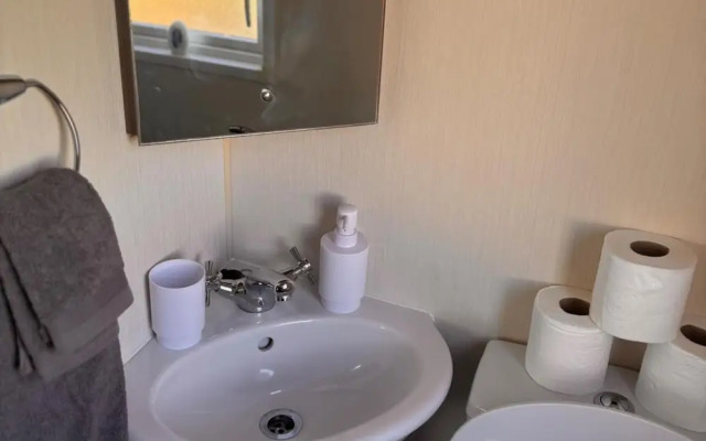 Sleeps 8 - Peaceful Coastal Caravan - Wemyss Bay
