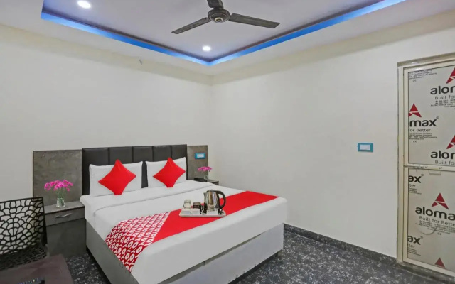 OYO Flagship 70297 Royal Palace Guest House