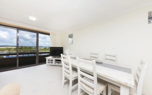 Lakeshore Lodge unit 11