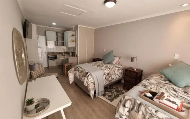 THE SPARE BEDROOM Unit 2
