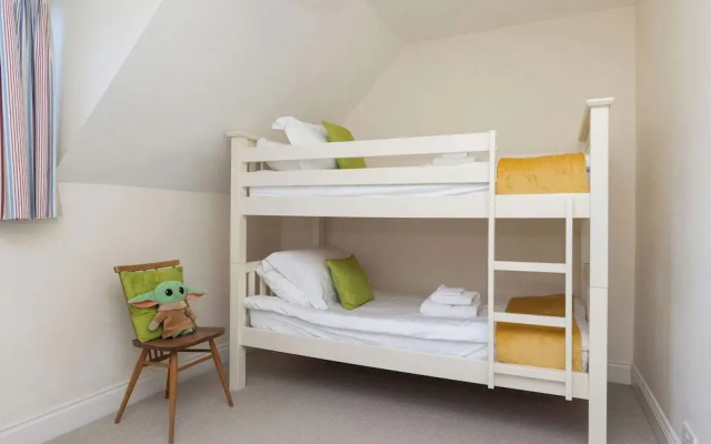 Spacious Coastal Family Home Sleeps 8