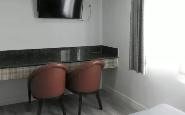 Rodeway Inn Commerce - Los Angeles