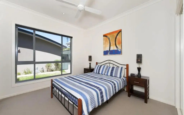 Fingal Surf and Sand, Pacific Drive, 14A