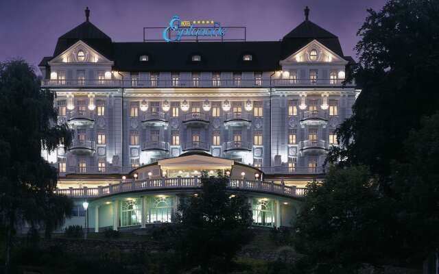 Отель Esplanade Spa And Golf Resort Марианске-Лазне вид на фасад