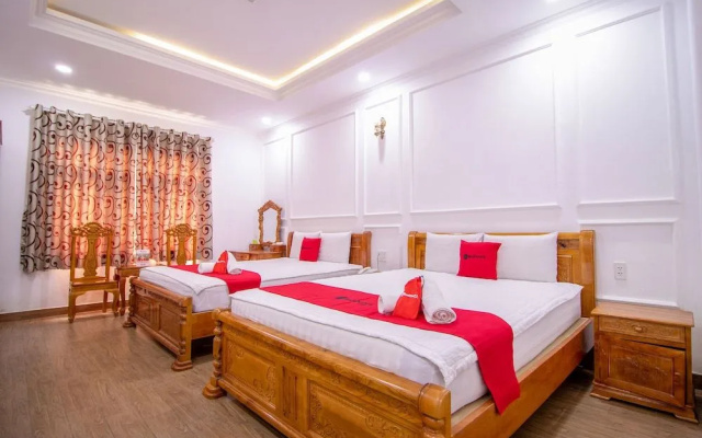 Reddoorz Plus near Phan Xich Long
