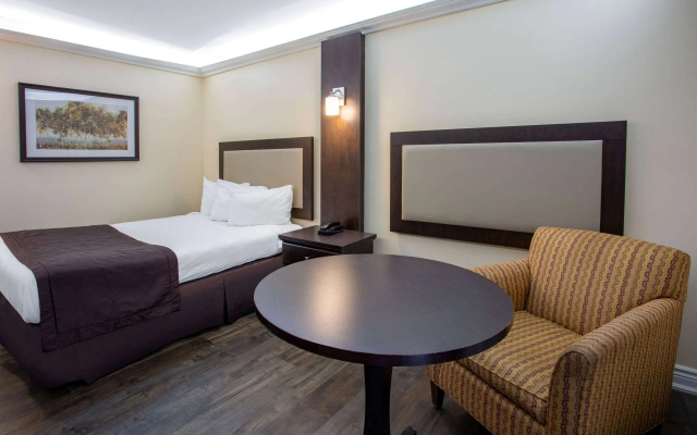 Travelodge by Wyndham Sarnia
