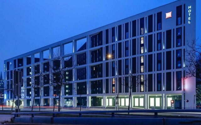 Отель Ibis Hamburg City Германия, Гамбург - 2 отзыва об отеле, цены и фото номеров - забронировать отель Ibis Hamburg City онлайн вид на фасад
