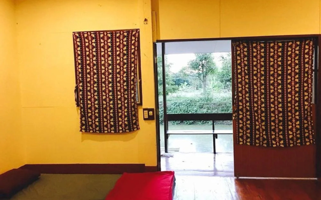 Slow Life Coffee Bar and Hostel