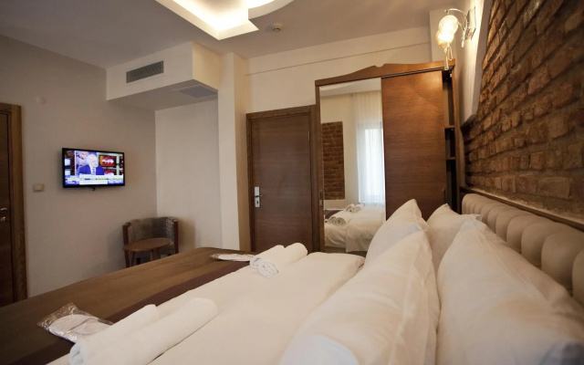 Pera Line Hotel