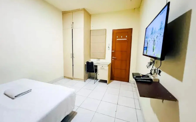 Taisir Residence Near Palmerah Mitra RedDoorz