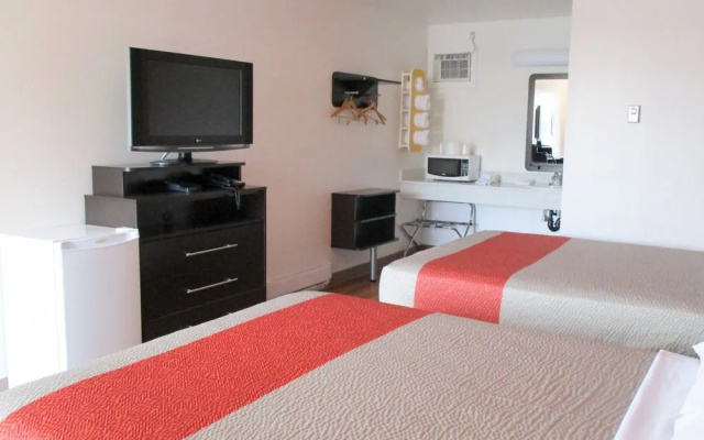 Skyline Motel