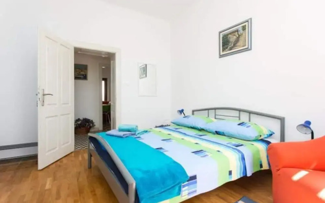 Apartment Blue & Green - Two-bedroom Apartment With Terrace and Garden View