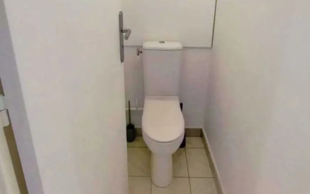 Private Room in Shared Apartment - Villeurbanne