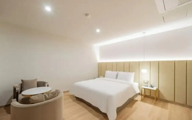 Denbastar Hotel-Kyungnam University Branch