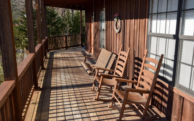 COUNTRY SPRING - 2 Br Cabin