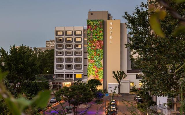 Hotel des Congres вид на фасад
