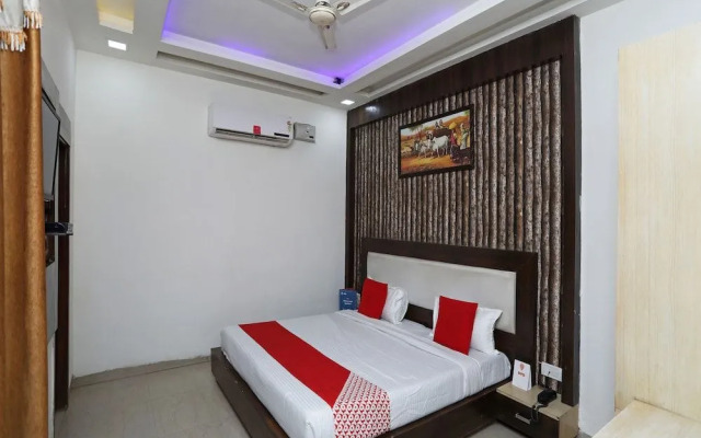 OYO 23297 Hotel Vanaya Palace
