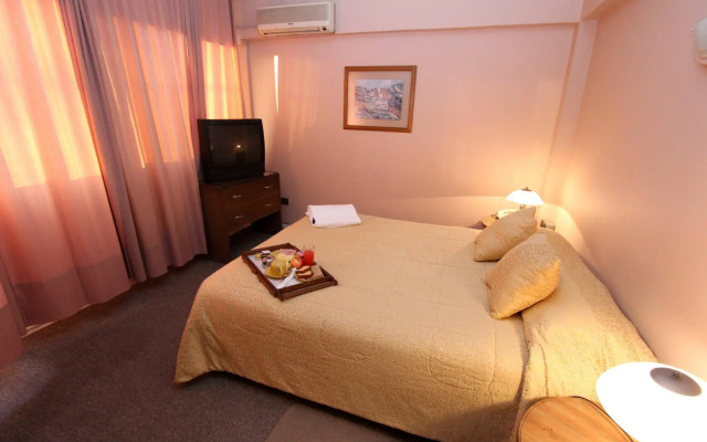 RQ Hotel Dacarlo