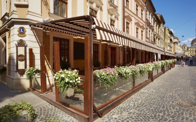 Гостиница «Леополис» Украина, Львов - 4 отзыва об отеле, цены и фото номеров - забронировать гостиницу «Леополис» онлайн вид на фасад