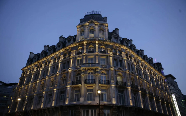 Отель Thistle Piccadilly вид на фасад