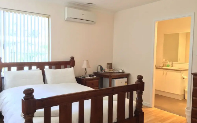 The Royal Dolphin B&B in Safety Bay