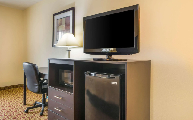 Quality Inn & Suites Sellersburg - Louisville Area
